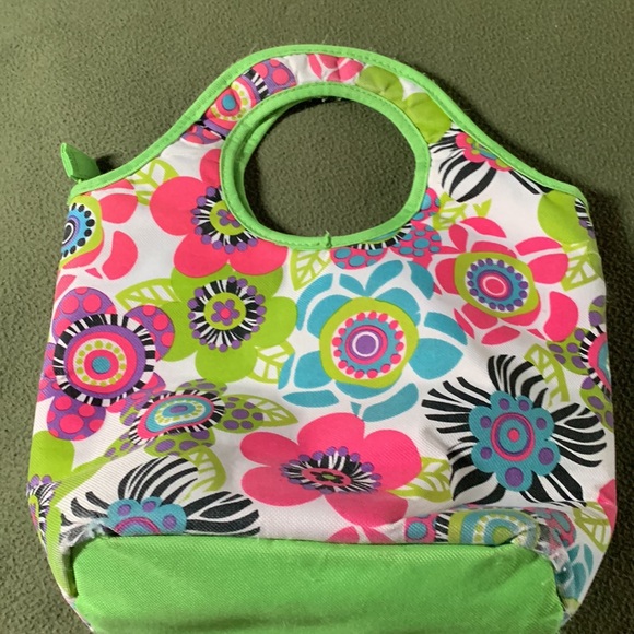 Floral, insulated lunch bag.  Zipper and handles.  Size approx. 8x12. - Picture 5 of 10